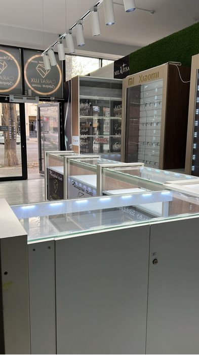 Шкафы, полки, витрины