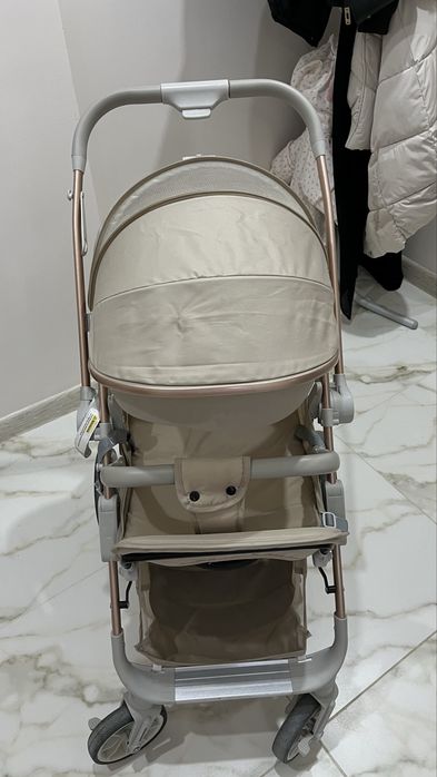 Прогулочная коляска новая