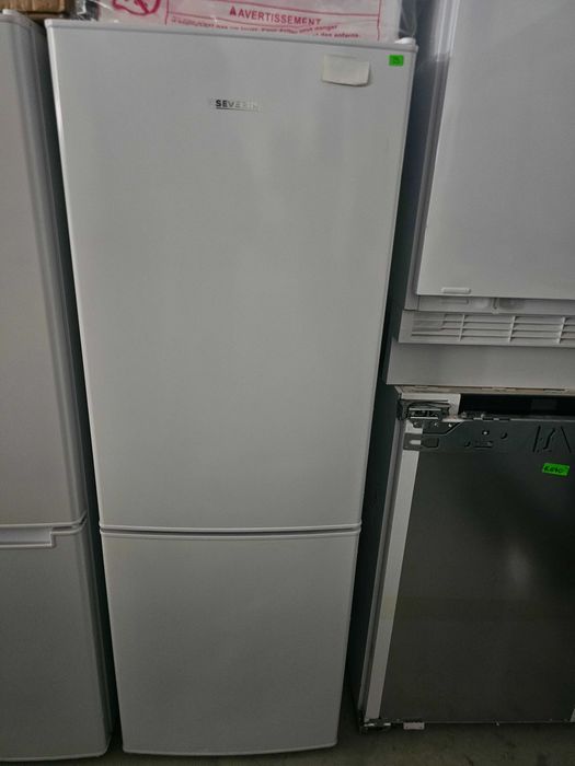 SEVERIN DT 8770 Fridge-Freezer, Energy Efficiency Class C,142.5 cm Height, 4-Star Freezer, Adjustable Shelf, 124 kWh,DT 8770 [Energy Class E]