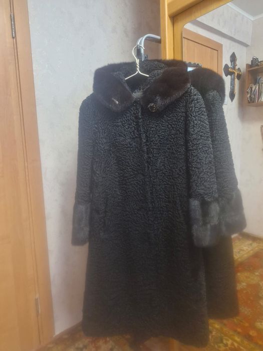 Срочно продам каракулевую шубу