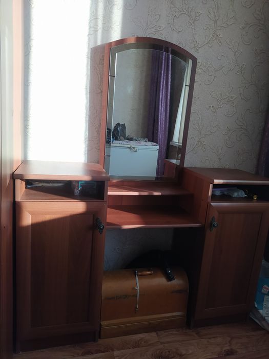 Продам спальный гарнитур шкаф