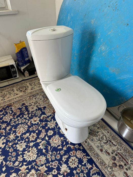 Унитаз бу, продам не дорого………..