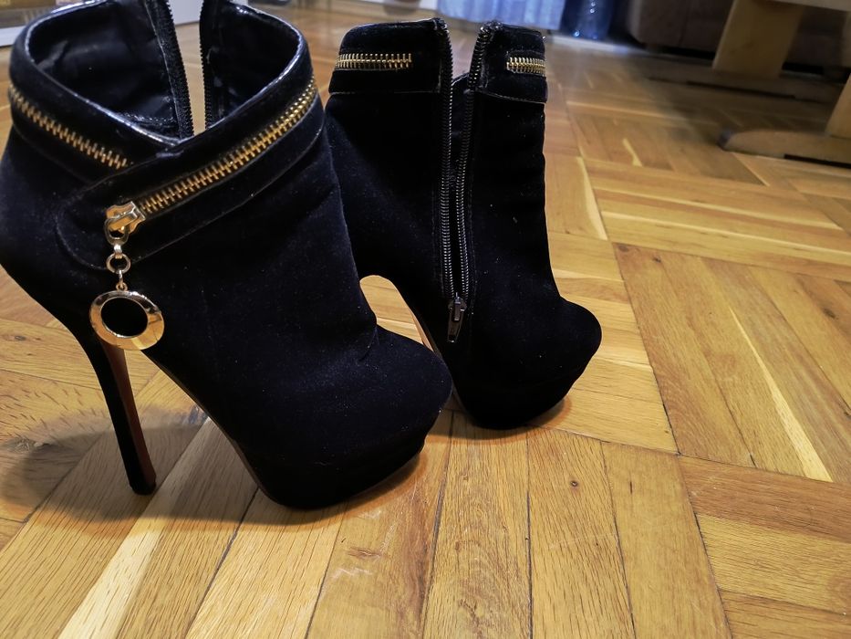 Боти с висок ток