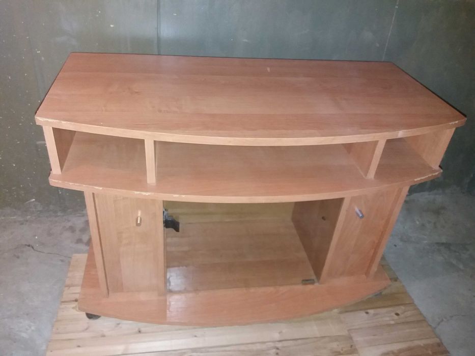 Продам тумбочку для телевизора