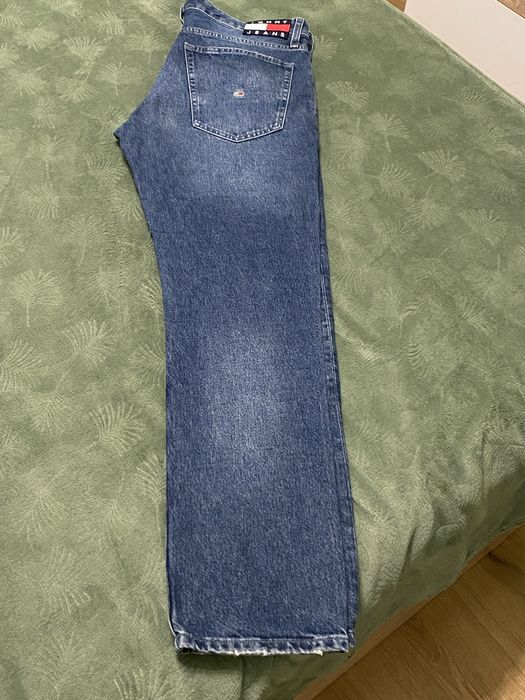 Продавам дънки Tommy jeans нови без етикет от внос. Размер 34х 32
