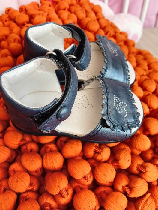 Сандали за бебе момиченце 18 номер