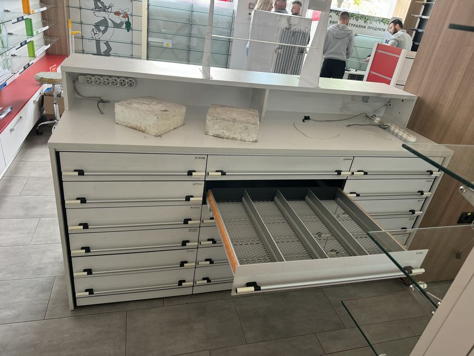 Продавам оборудване за аптека