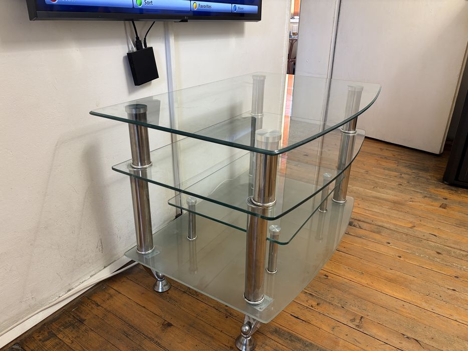 Стъклен ТВ шкаф/секция