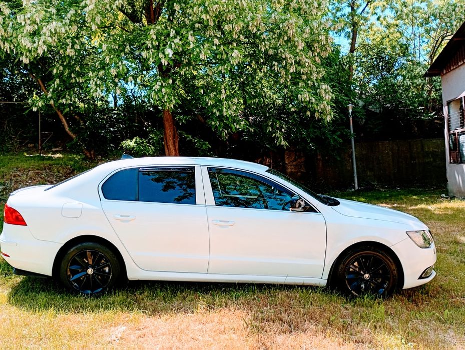 Vând Skoda Superb automata2014