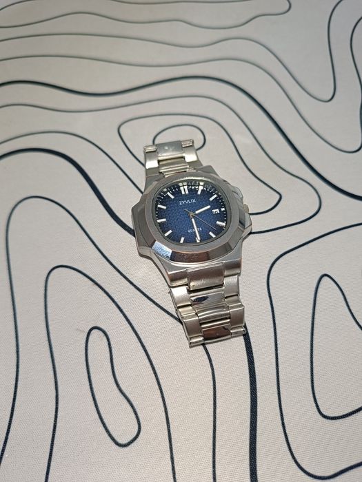 Часы наручные(дизайн Patek Philippe Nautilus)