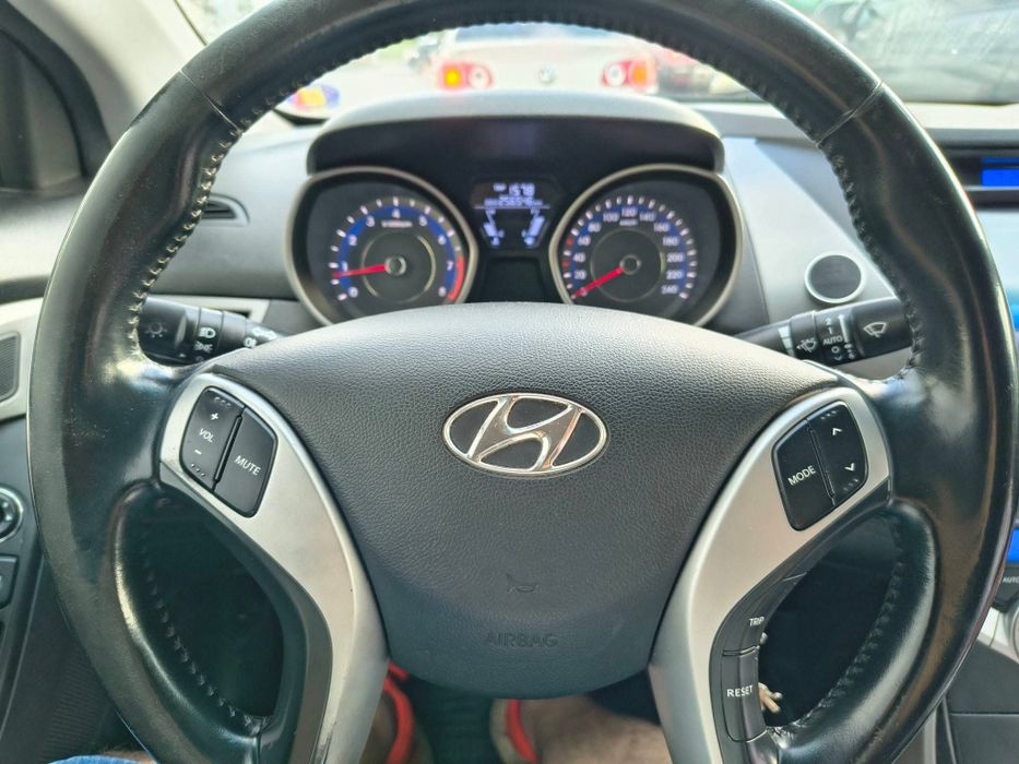 Hyundai Elantra 2012 | 1.6 Benzină