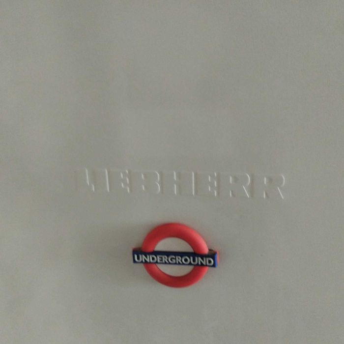продавам  хладилник LIEBHERR