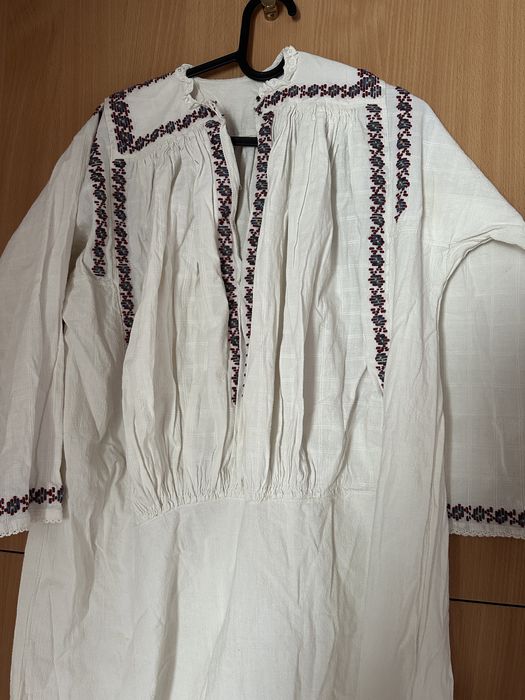 Ie traditionala romaneasca