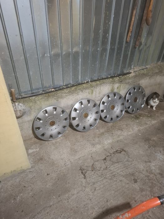 Vând  capace volkswagen  pe  roti de  16