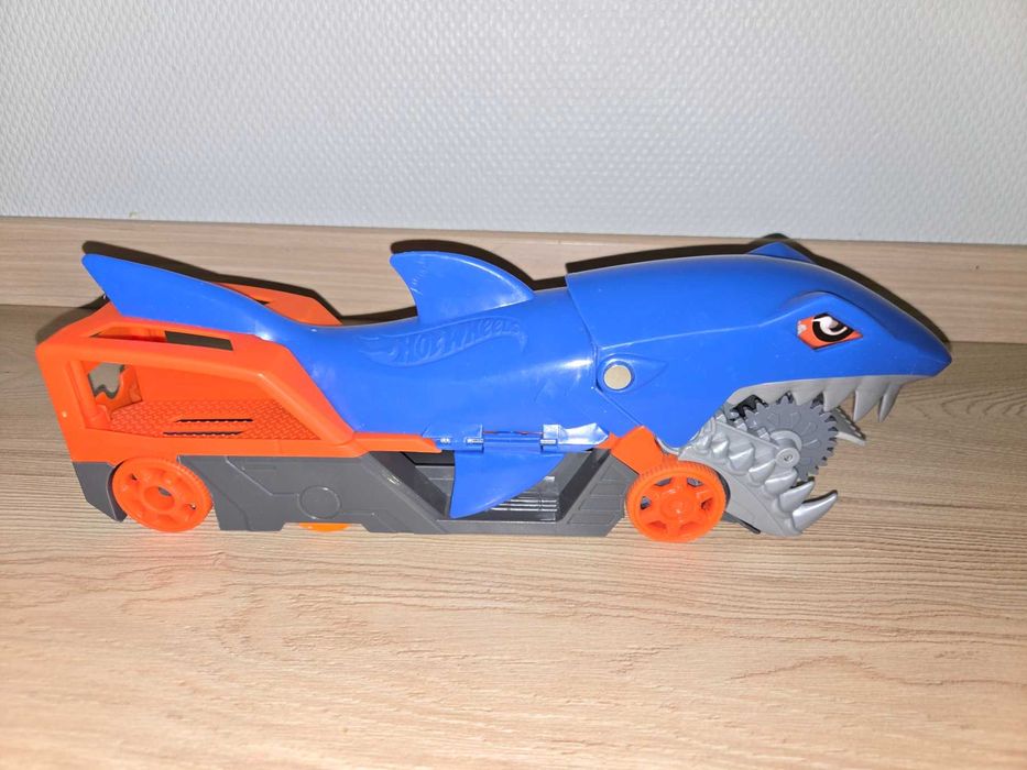 Hot Wheels monster trucks / акула / Прави свързващи елементи за писта