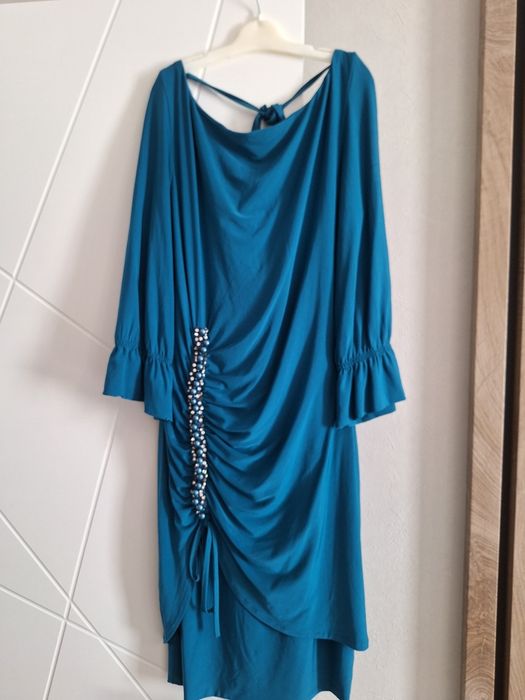 Продам,каждое платье 3 000 тг.