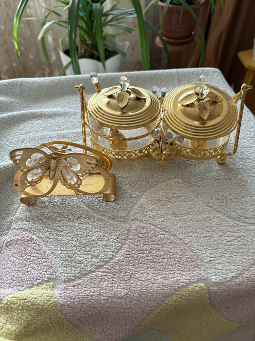 Продам вазочку и салфетницу