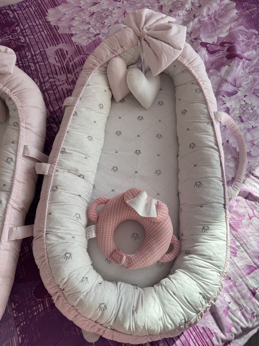 Гнездо за бебе- розови+ подарък държач за беберон