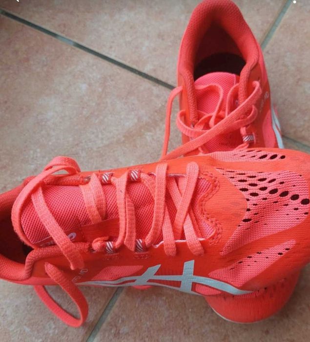 Adidasi Asics atletism