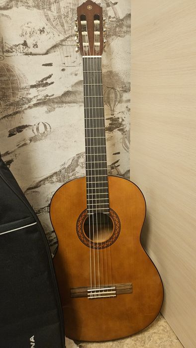 Продам гитару yamaha c40