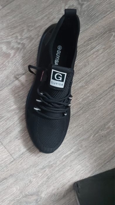 Продам кроссовски