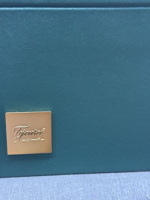 Подарочная коробка