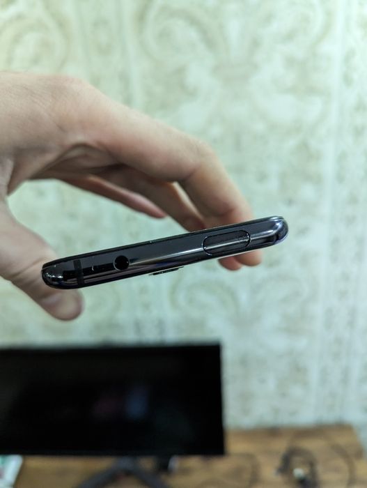 Продам Xiaomi MI 9T 6/128 Carbon Black