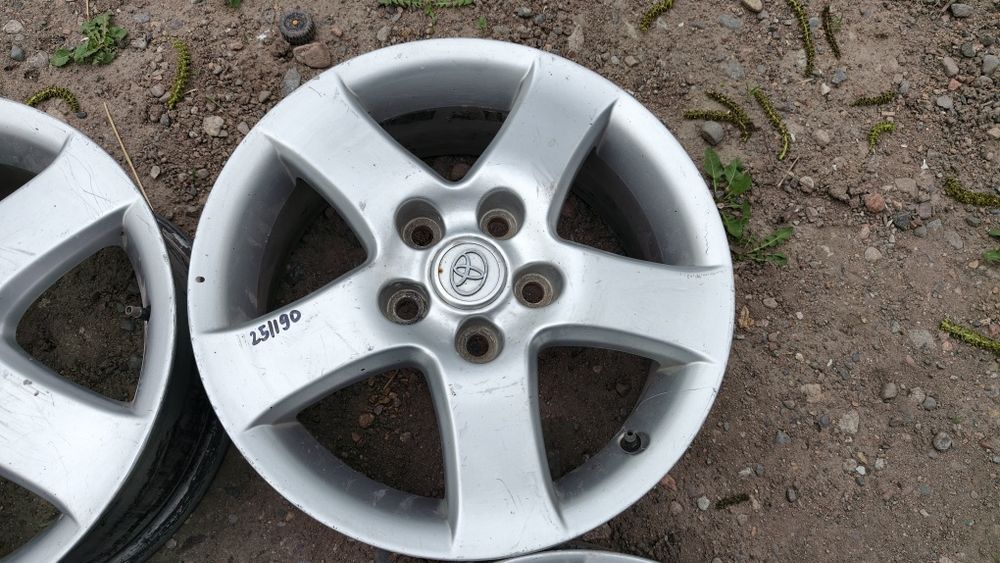 Комплект дисков R16. Камри.