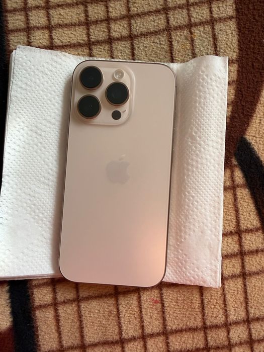 Vând 2 IPhone 16 pro , unul având bateria 95% iar celălat 90%