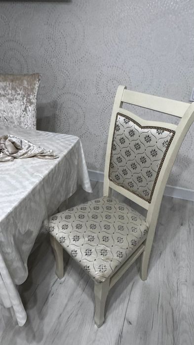 Стол со стульями