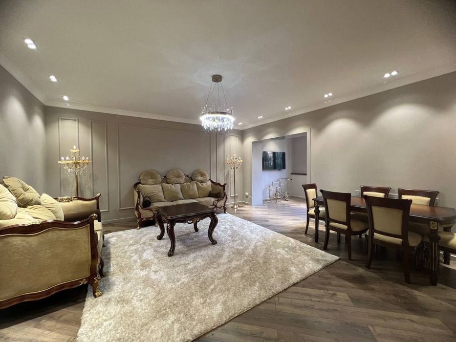 ПРОДАЁТСЯ Ц-1 3/1/5 на Садыка Азимова. Новый Евролюкс. 80м2.