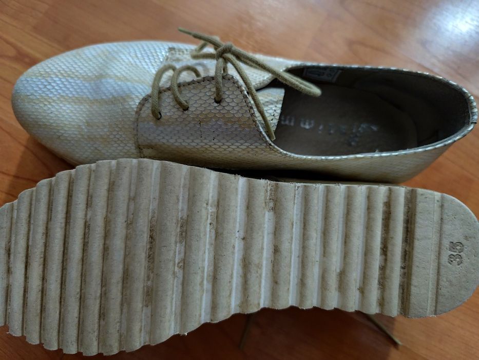 Vând pantofi de piele