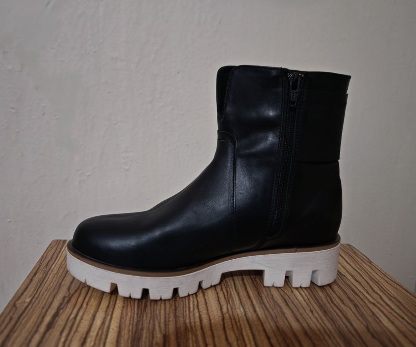 Нови дамски боти естествена кожа - 40% 36 размер черни с бяло