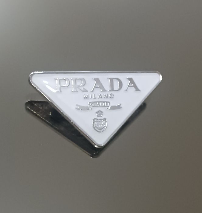 Брошки P r a d a