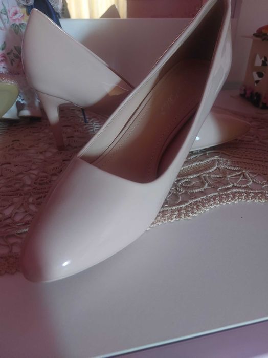 Pantofi noi in cutie