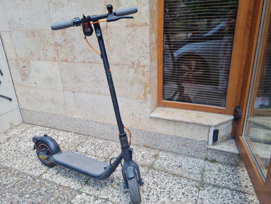 Електрическа тротинетка Ninebot KickScooter F40E
