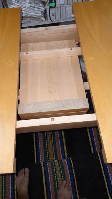 Разтегателна трапеза маса