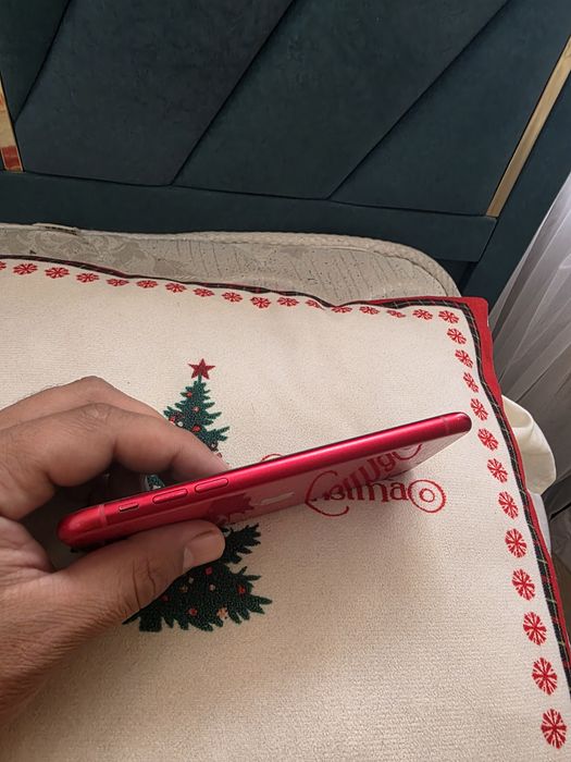 iPhone 11 128GB Product Red