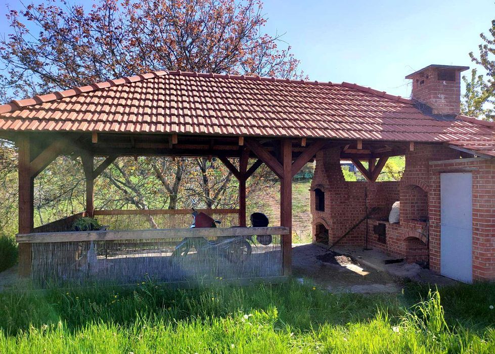Foişor de grădină cu grătar şi cuptor de vânzare