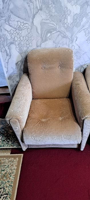 3 кресло, 1 диван.