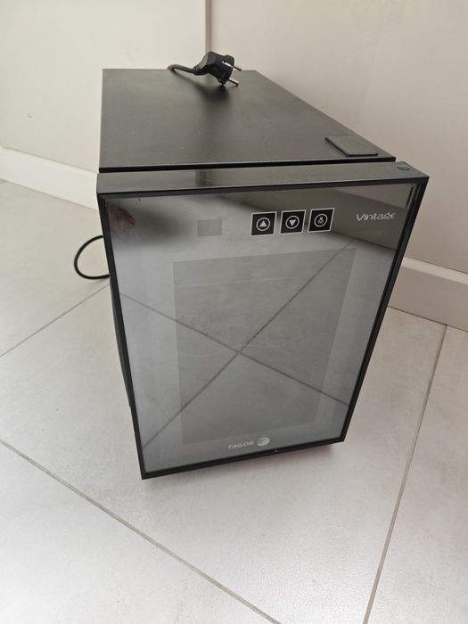 Винный шкаф холодильник