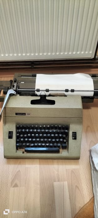 Mașină de scris Robotron 24.