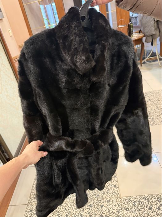 Шуба из норки. Темно-коричневый цвет