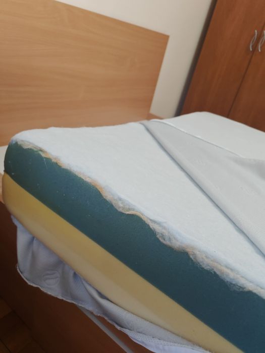 Vând pat 1,4 metri