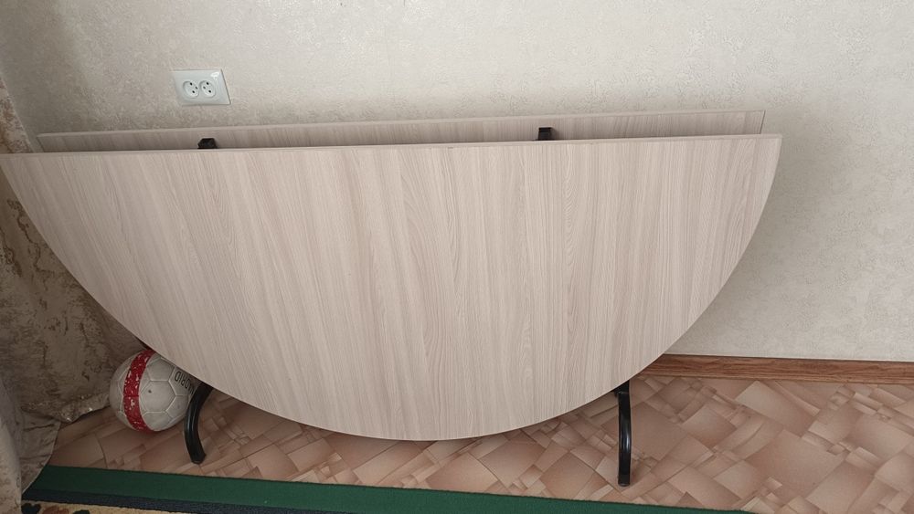 Продам круглый стол