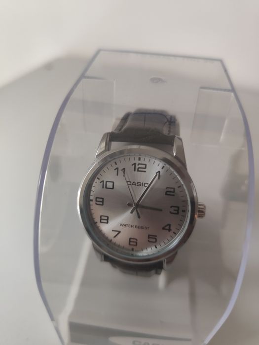 Ceas Casio nou .