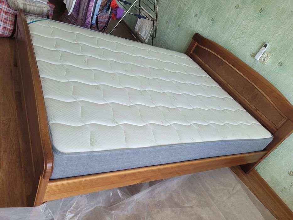 Продам диван дерево