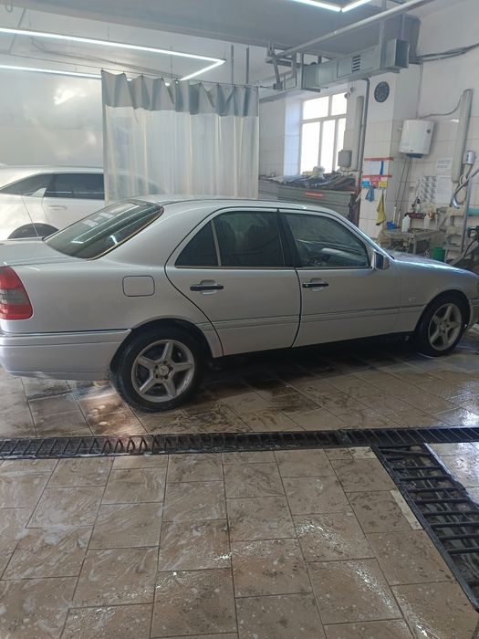 Продаю Mercedes C220
