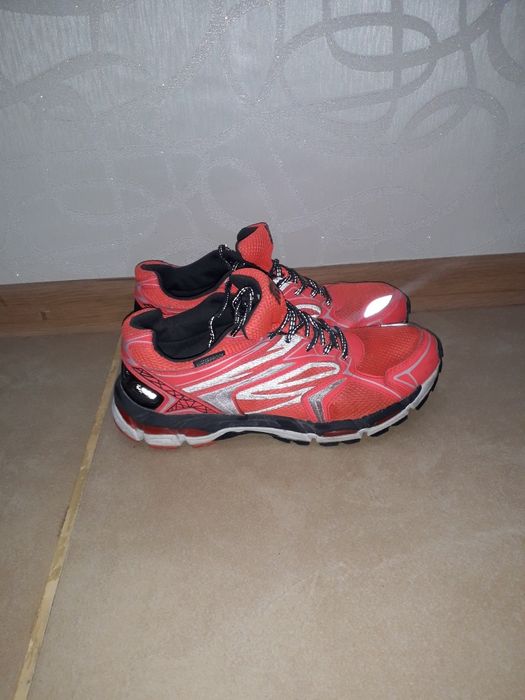 фирменные кроссовки размер 39