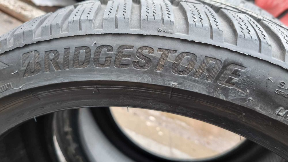 2 anvelope iarna SH 225/40/18 BRIDGESTONE. Dot 4322. 330 RON/perechea.